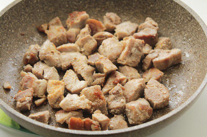 Индейка в сливках, с зеленым горошком и брокколи
