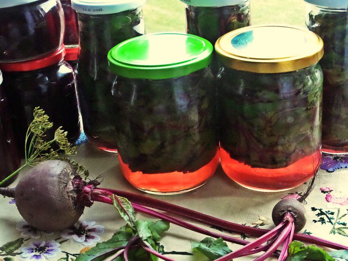 Маринование свекольных стебельков