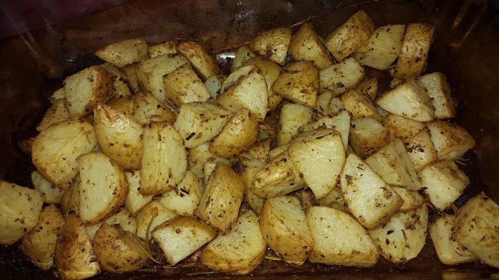 Молодой картофель, запеченный с домашней горчицей и розмарином