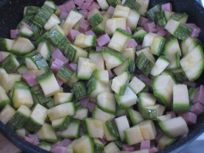 Кростата с ветчиной, цукини и сыром Бри