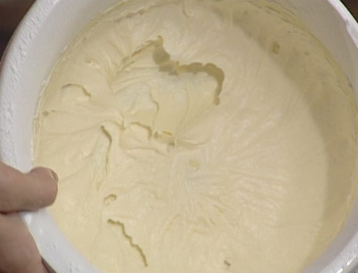 Ореховый торт со сливами