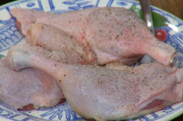 Утиные ножки в красном вине с бальзамическим уксусом и розмарином