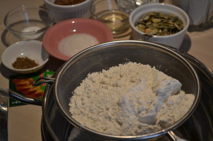 Ржаной хлеб с тыквенными и льняными семечками