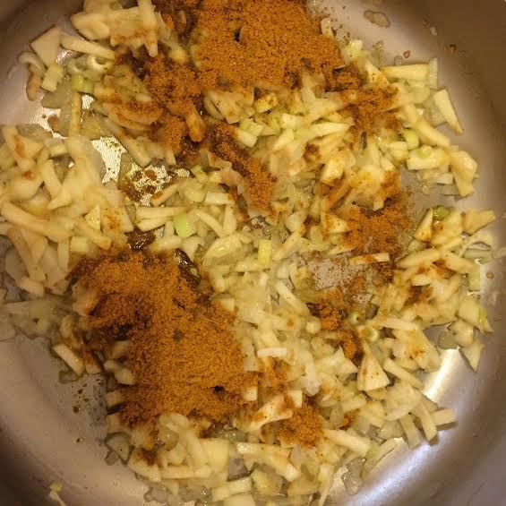 Куриные грудки с карри