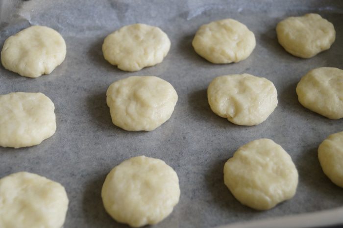 Песочное печенье на сметане с миндалем