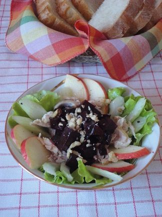 Свекольный салат с орехами