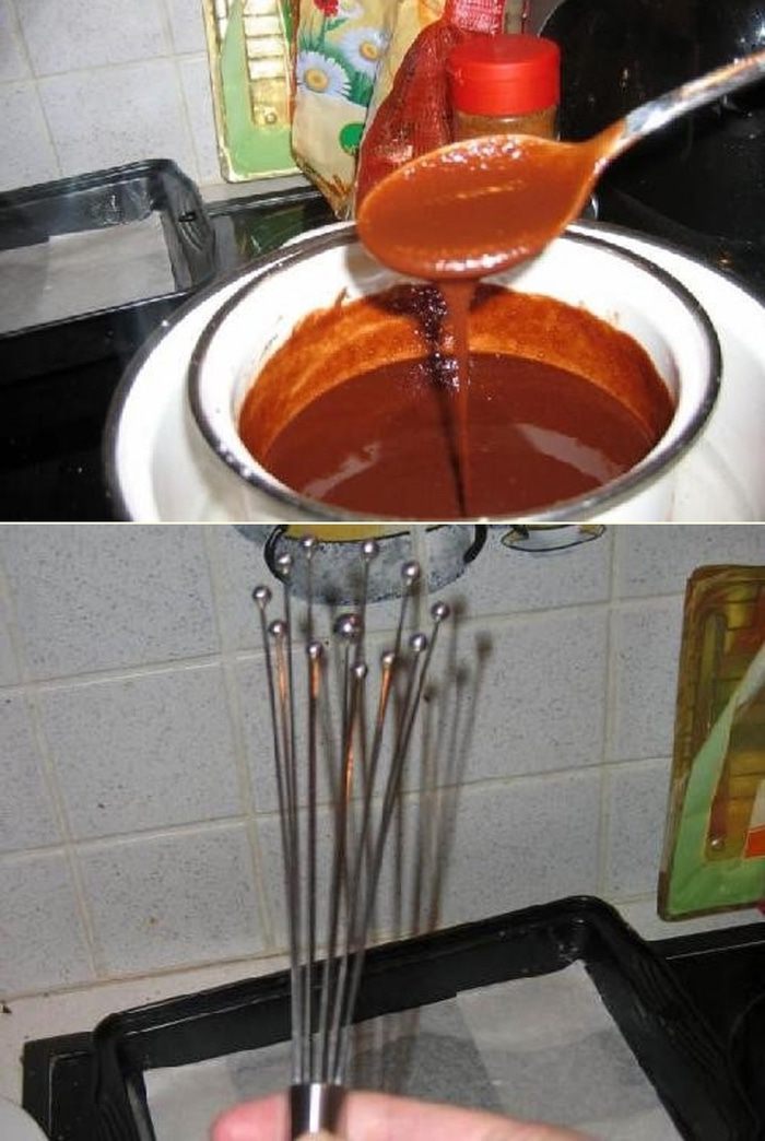 Шоколадные пирожные с клубникой в желе 