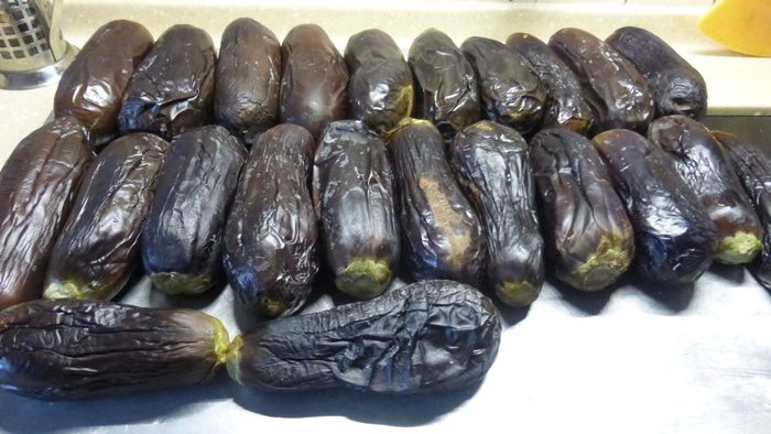 Соленые баклажаны с чесноком, морковью и пастернаком