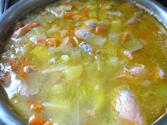 Рыбный суп из лосося