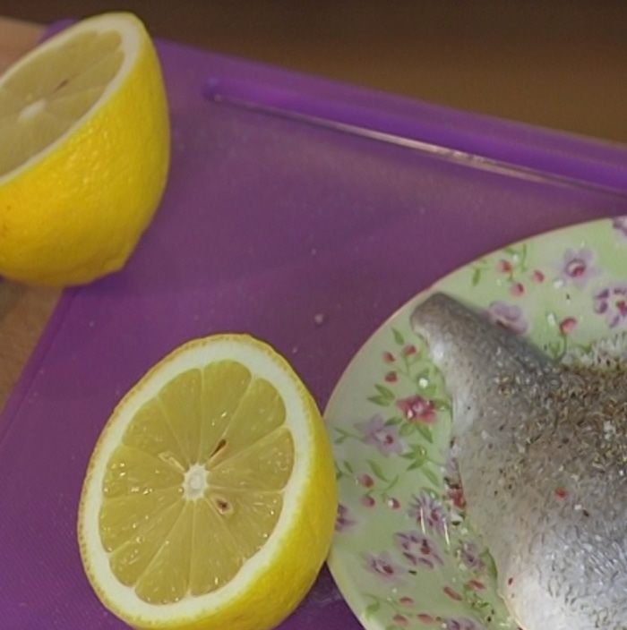 Тосты с рыбой карри и свекольным салатом 