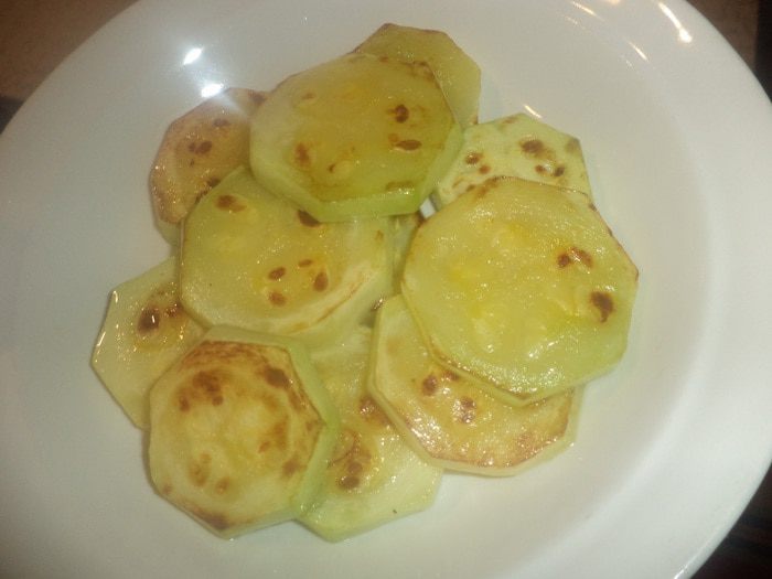 Пицца с баклажанами и кабачками