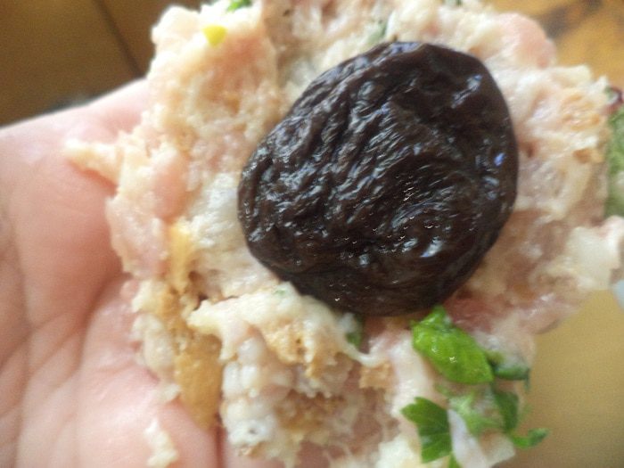 Куриные котлеты с черносливом