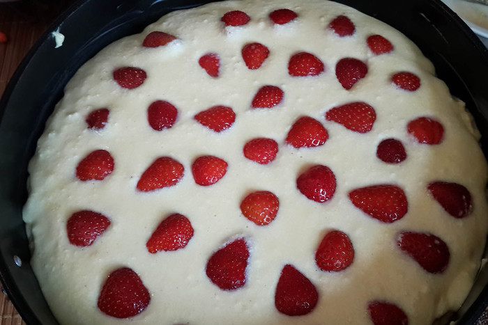 Творожный киш с клубникой