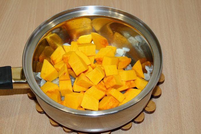 Тыквенный суп с апельсином и креветками