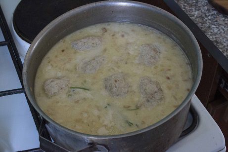 Сырный суп с рисом и куриными кнелями