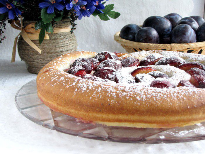 Улитка с маком и сливами