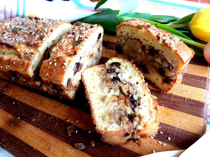 Пирог с капустой и черносливом