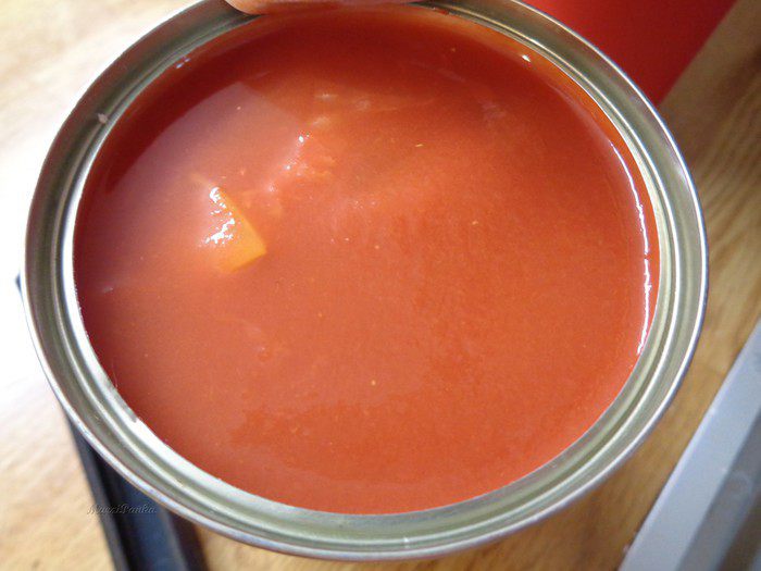 Средиземноморский суп с морепродуктами, рыбой и рисовой лапшой