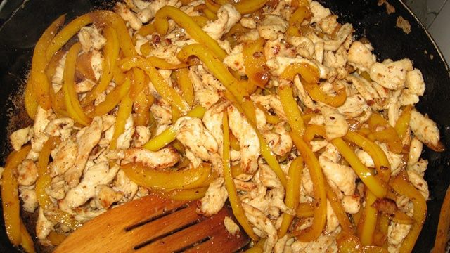 Куриная грудка с паприкой по-тайски
