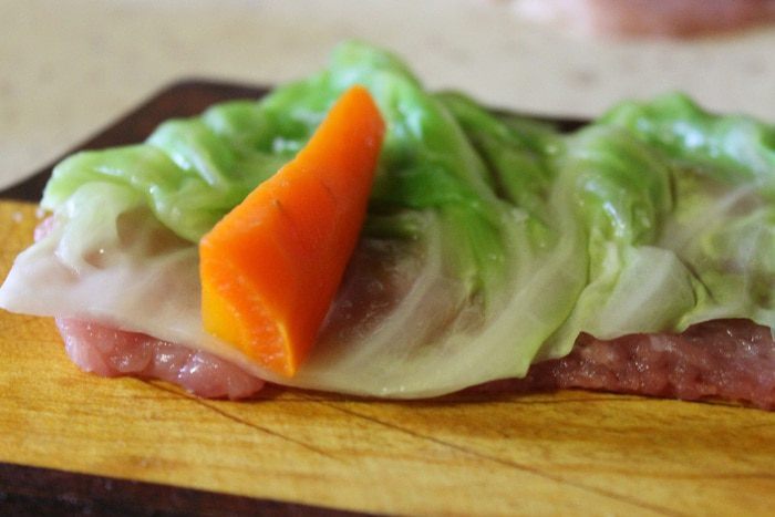 Рулетики из свинины с овощами
