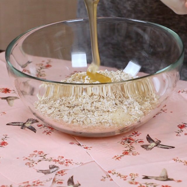 Овсяные тарталетки с клубникой и ревенем