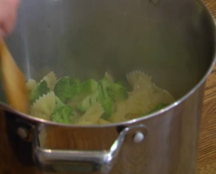 Паста, запеченная с тыквой и брокколи