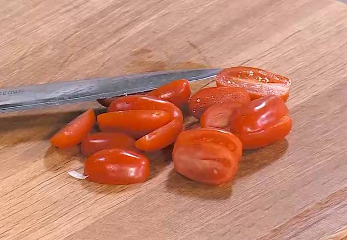 Паста со сливочным соусом из порея и шпината 