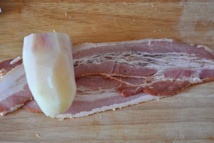 Картошка в беконе с чесноком