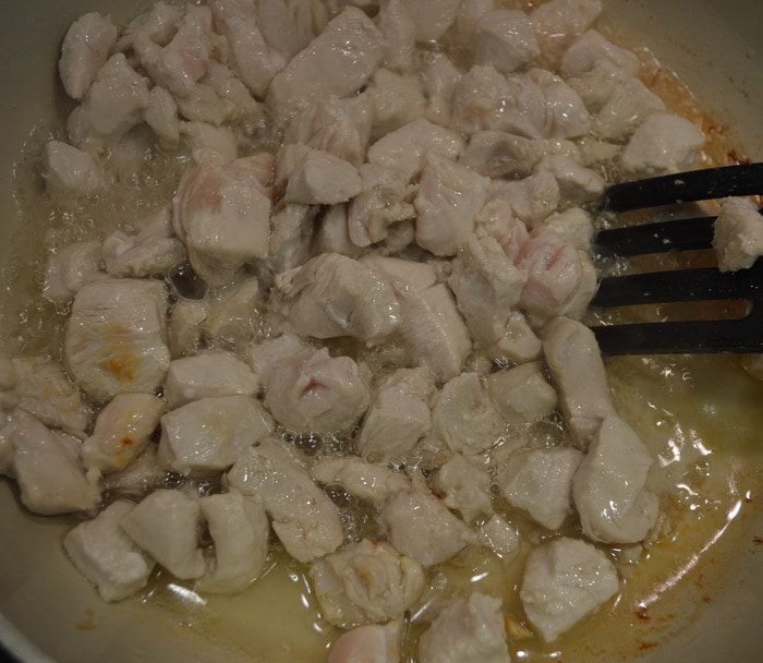 Пенне с куриной грудкой и овощами