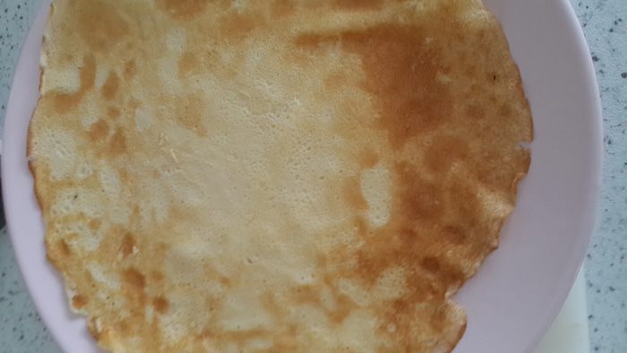 Блинный торт со шпинатом и сыром на завтрак