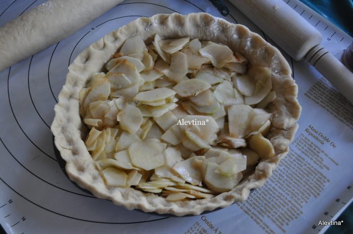 Яблочный пирог с корицей