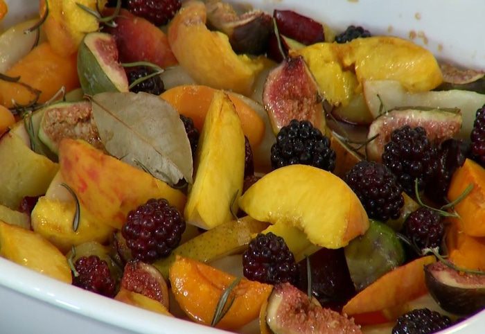 Запеченные фрукты под хрустящей корочкой 