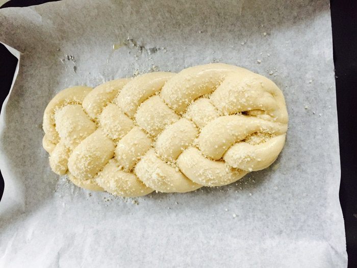 Хлебная коса с пармезаном