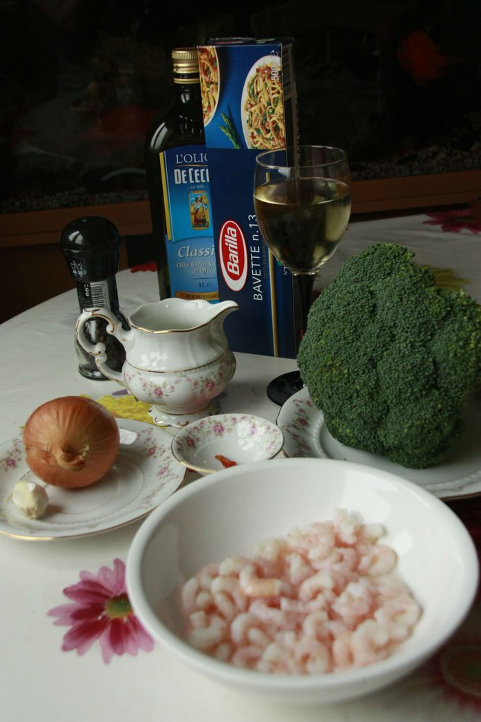 Паста с брокколи и креветками