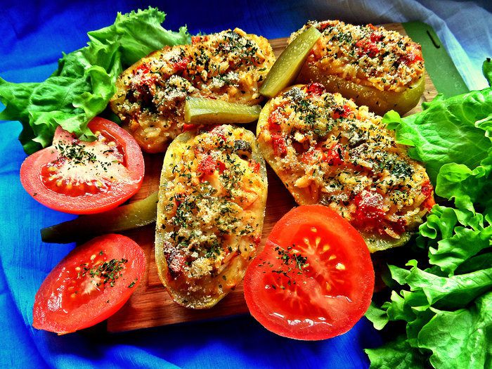Закуска в картофельных лодочках