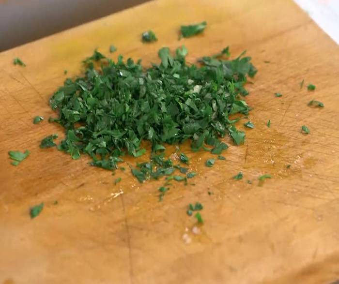 Рис с фетой, помидорами, оливками и каперсами 