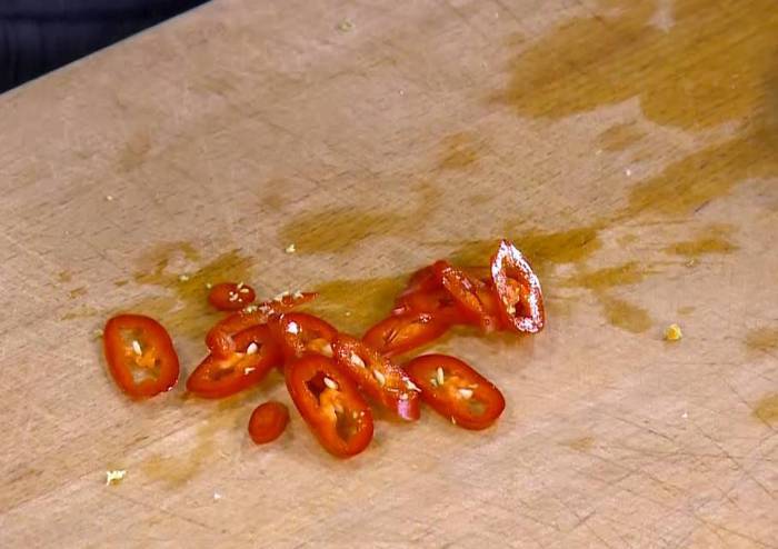Теплый салат из брокколи, цветной капусты и бурого риса 