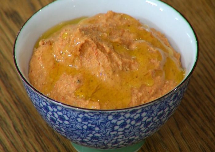 Свинина, томленная с оливками, розмарином и анчоусами