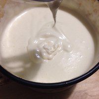 Торт из бисквита с клубничной пропиткой, клубникой и сливками