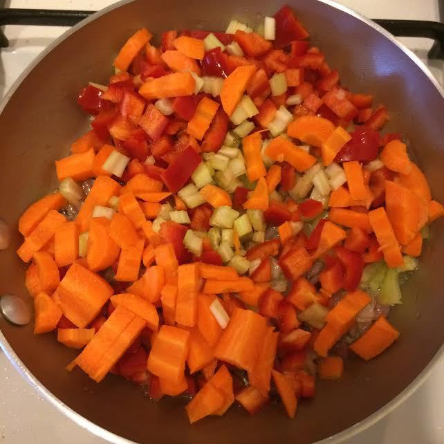 Куриный бульон с домашней лапшой
