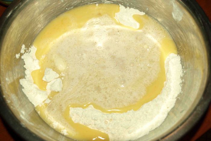Сдобные булочки с изюмом
