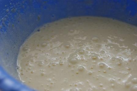 Клафути с вишней и клюквой в мультиварке