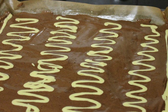 Шоколадный рулет с кремом из манки