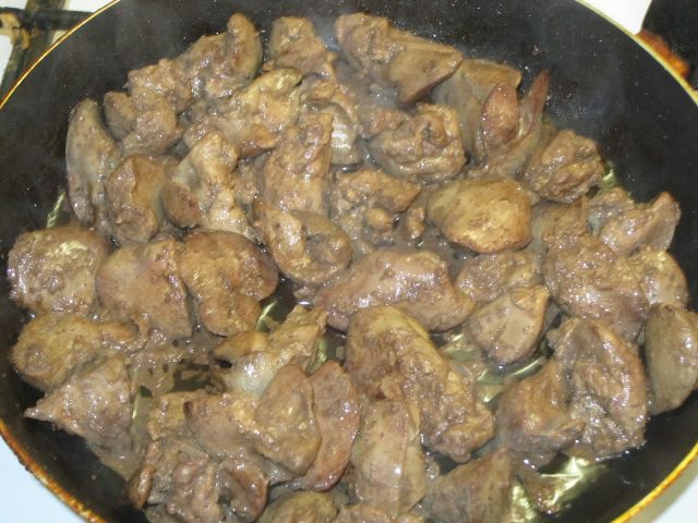 Куриная печень с овощами в духовке