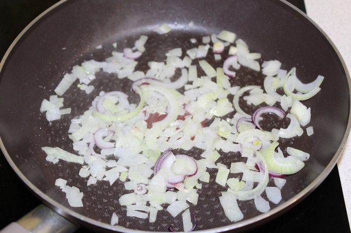 Свинина с красной капустой и яблоками
