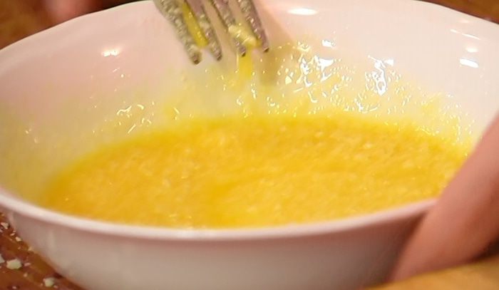 Овощи-гриль с руколой и сырной заправкой