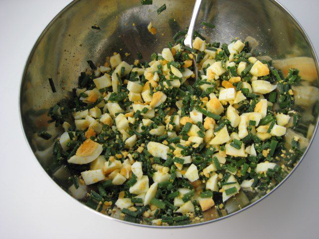 Гречневые пирожки с луком и яйцом