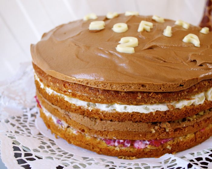 Фруктовый торт с шоколадной глазурью