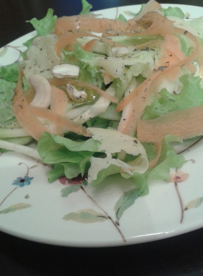 Салат &amp;quot;Легкий&amp;quot; из свежего огурца и цукини