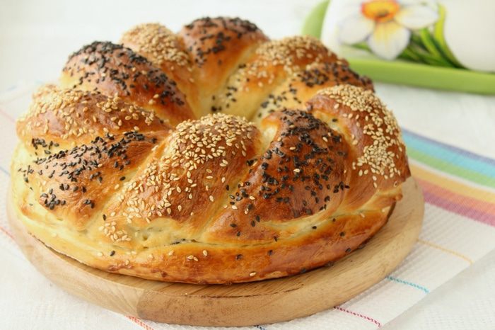 Калач с кунжутом